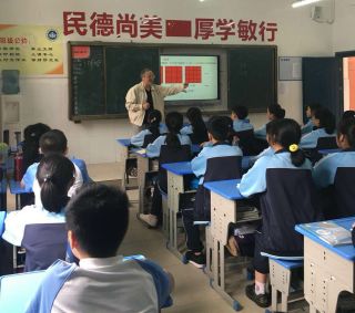 市區(qū)專家親示范 深入交流促成長&mdash;&mdash;南昌市教科所、青云譜區(qū)教研員蒞臨南昌民德學(xué)校示范交流